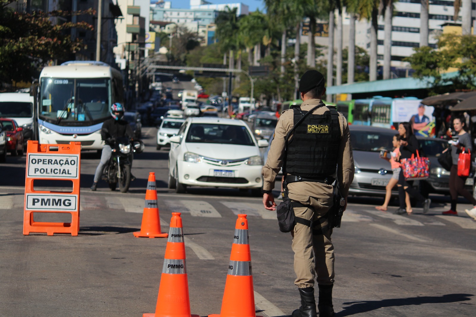 Motoristas já podem quitar débitos via Pix durante blitz e evitar remoção do veículo em Minas Gerais